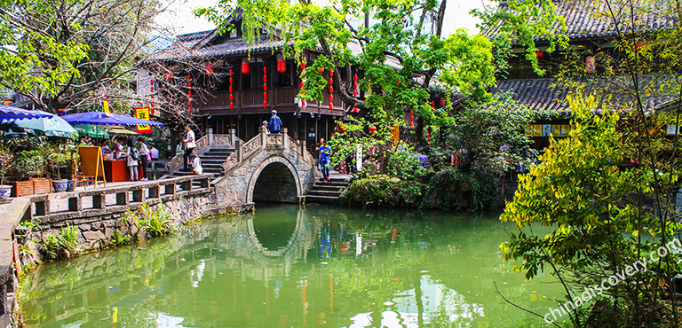 A scenic view of jinli ancient street