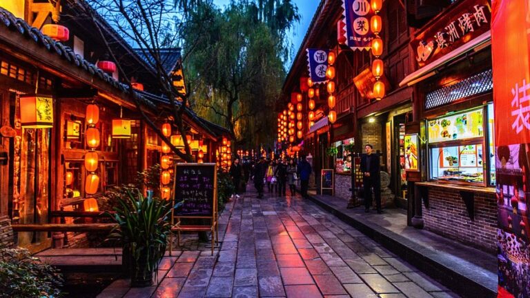 Jinli Ancient Street: The Perfect Blend of Tradition and Modernity in Chengdu