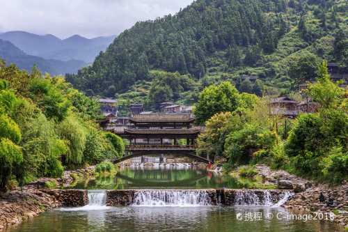 A scenic view of Jiutian Shengmu Miao