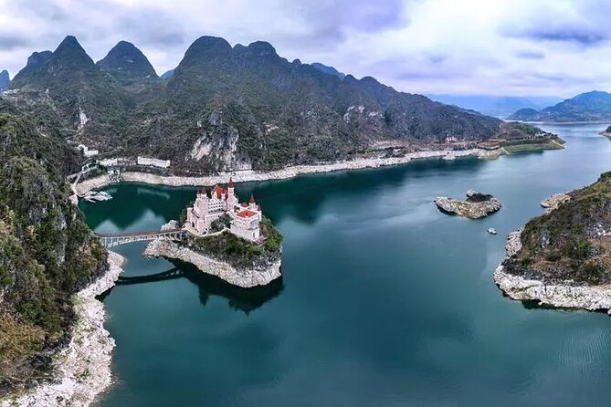A scenic view of Jiutian Shengmu Miao