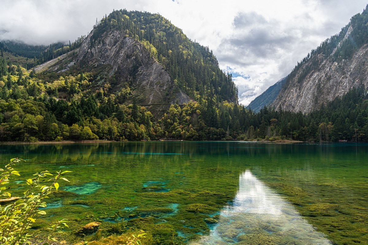 A scenic view of jiuzhaigou valley