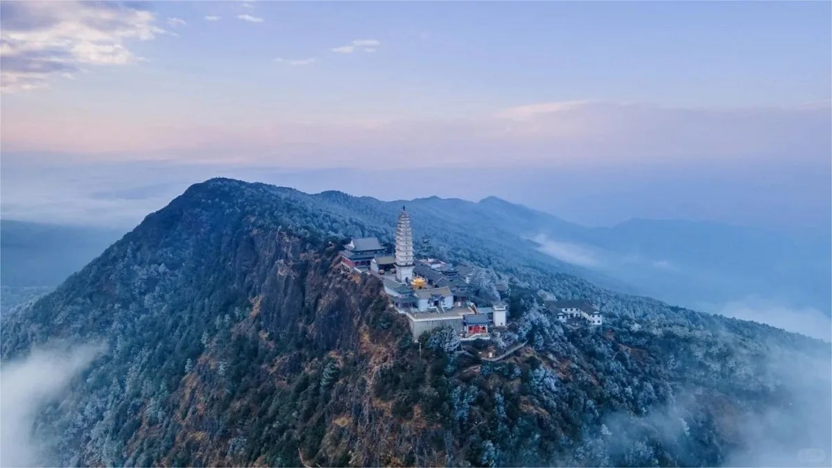 A scenic view of jizu mountain buddhist site