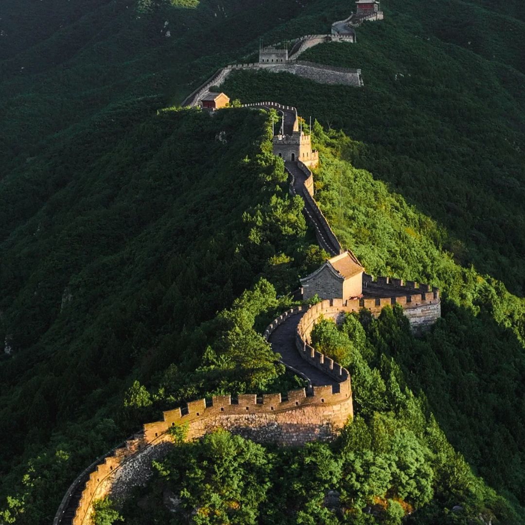 A scenic view of juyongguan_great_wall