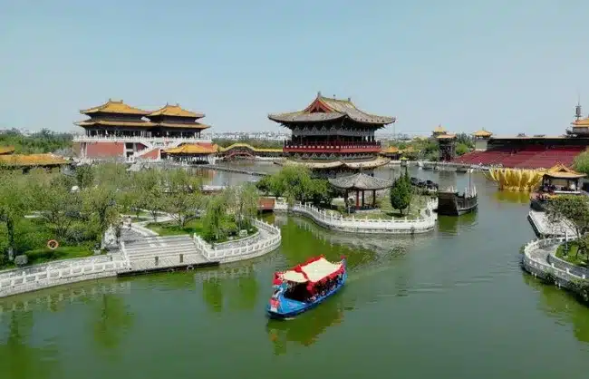 A scenic view of Kaifeng Fu