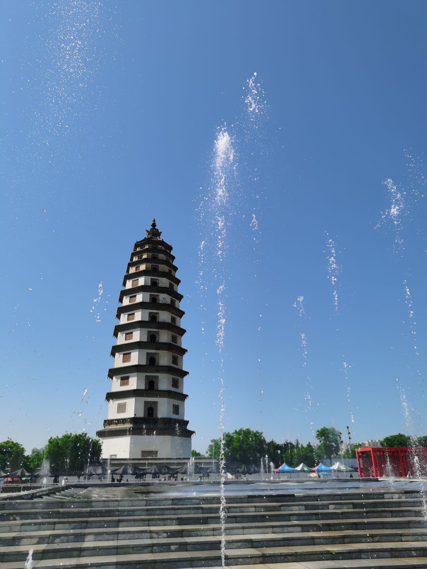 A scenic view of Kaiyuan Temple Pagoda Dingzhou