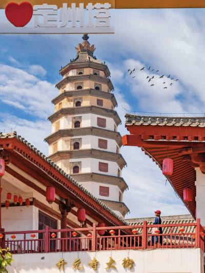 A scenic view of Kaiyuan Temple Pagoda Dingzhou