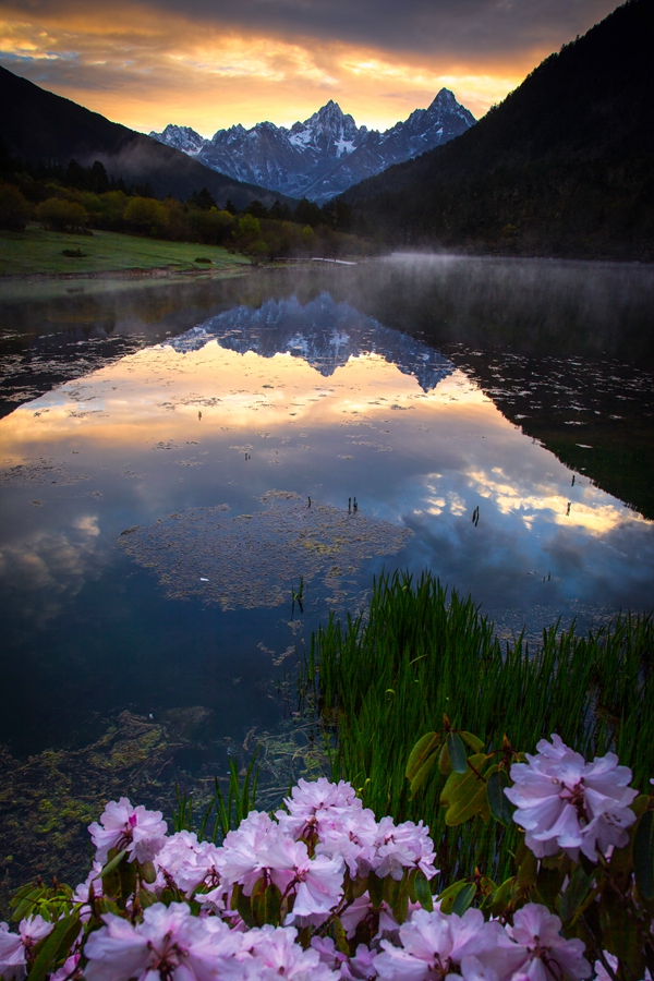 A scenic view of kangding love song scenic area