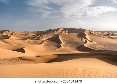 The Best Time to Visit Kumtag Desert: Seasonal Highlights and Experiences
