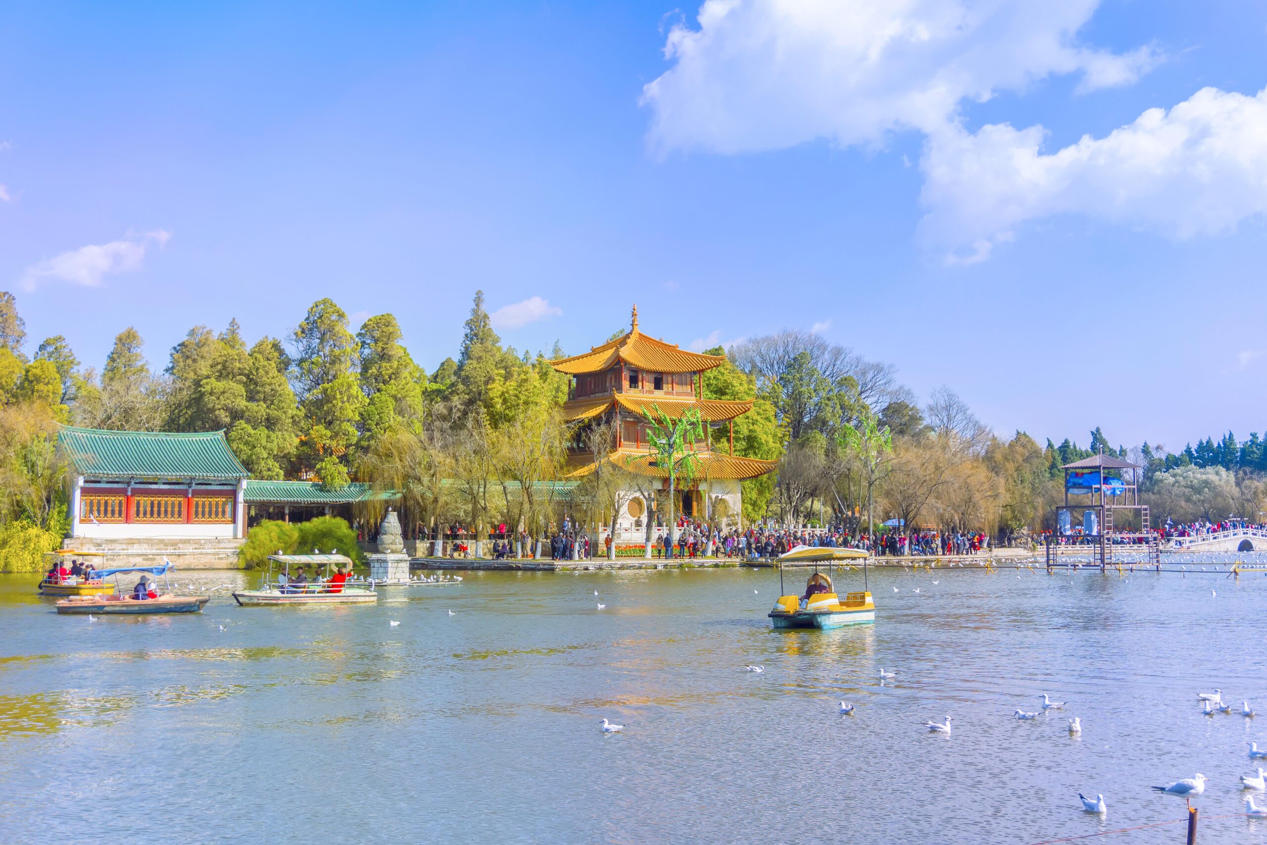 A scenic view of kunming daguan park