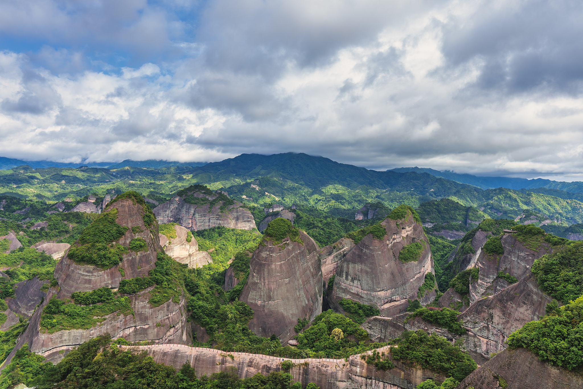 A scenic view of Langshan Mountain