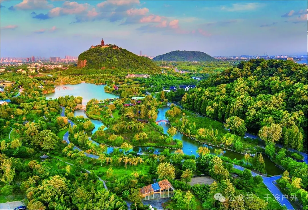 A scenic view of Langshan Mountain