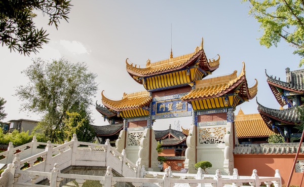 A scenic view of langzhong ancient city architecture