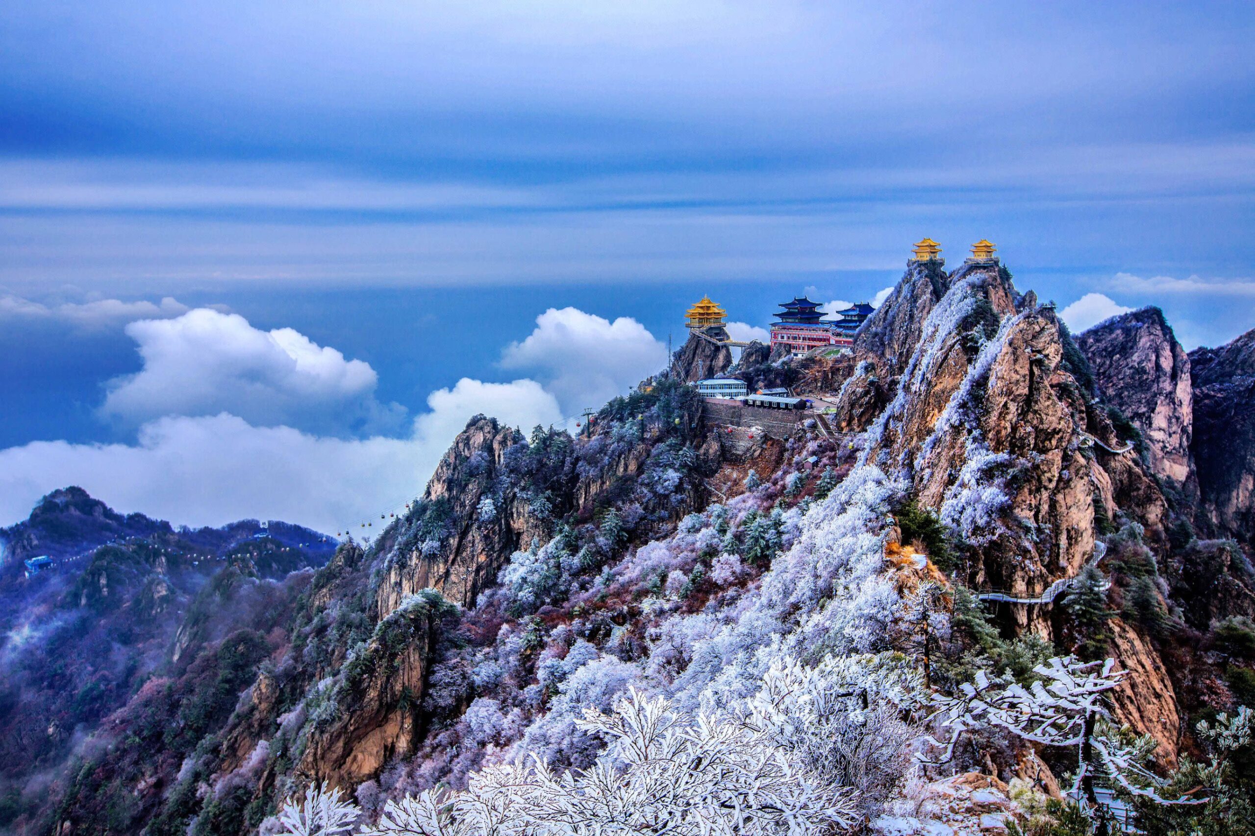 A scenic view of Laojun Mountain
