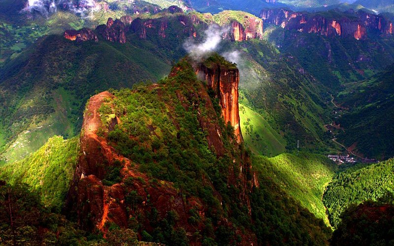 A scenic view of Laojun Mountain