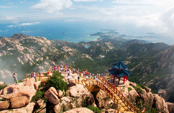A scenic view of Laoshan Mountain