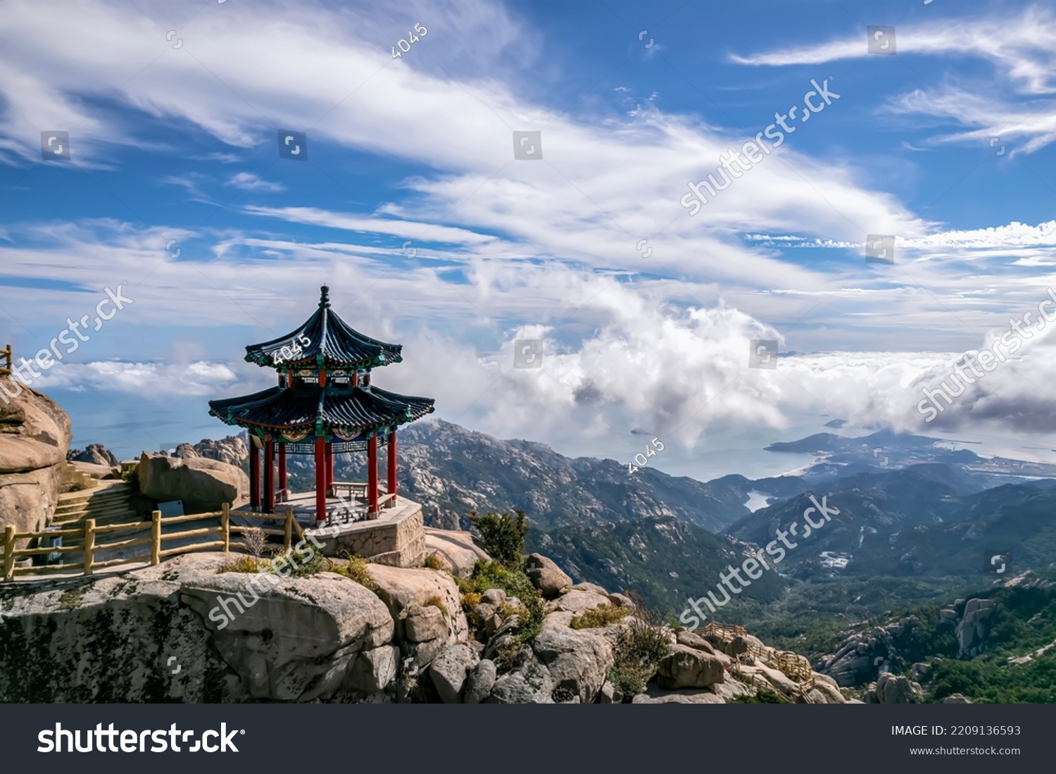 A scenic view of Laoshan Mountain