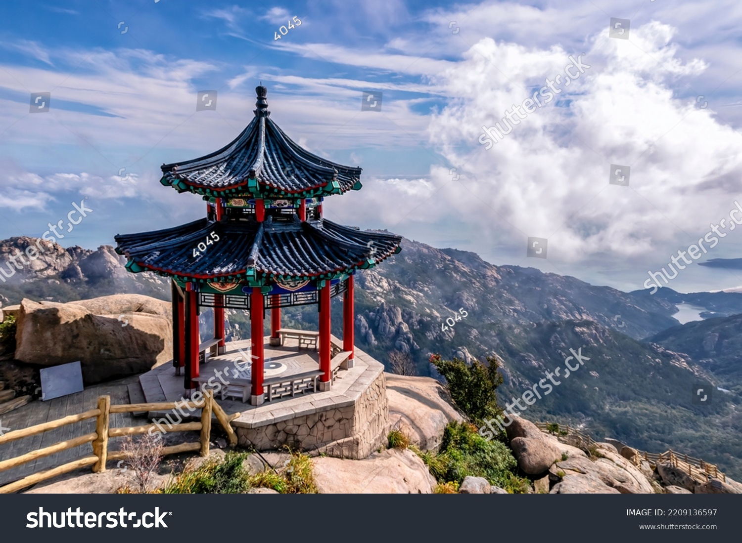A scenic view of Laoshan Mountain