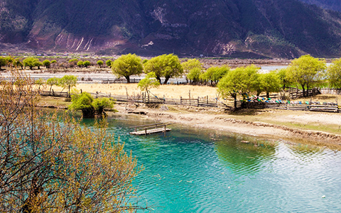A scenic view of lhasa river