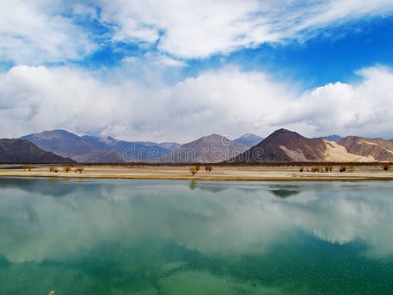 A scenic view of lhasa river