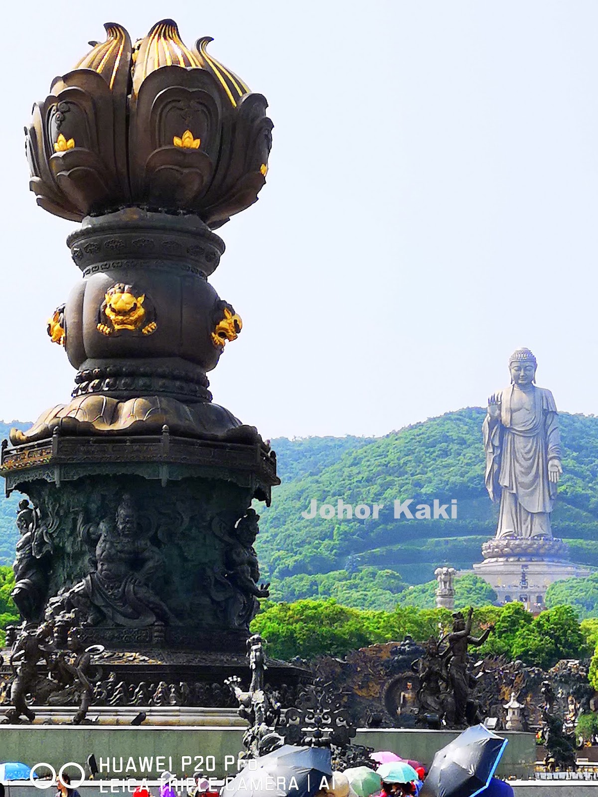 A scenic view of ling shan grand buddha
