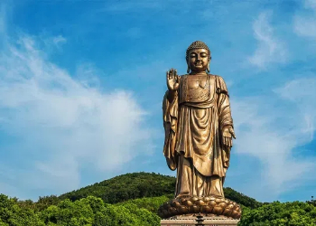 A scenic view of ling shan grand buddha