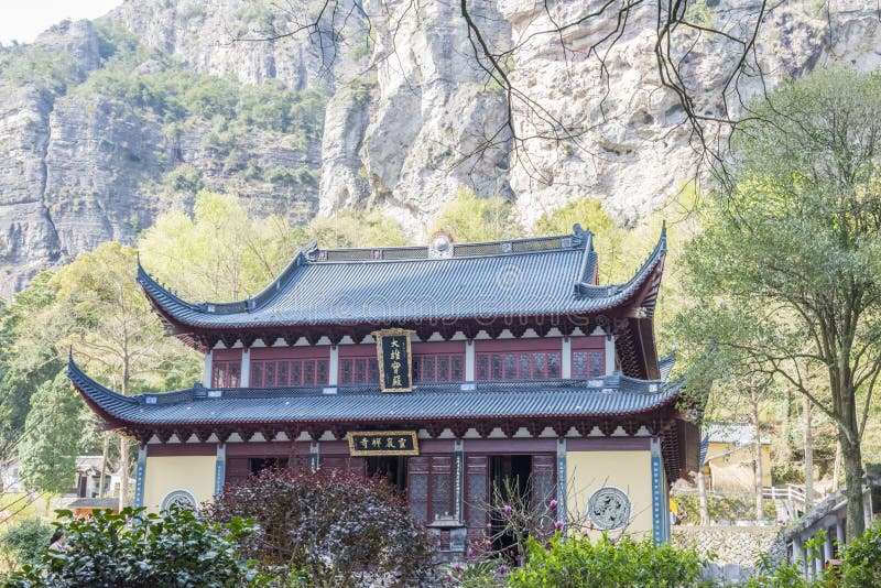 Why Lingyan Temple Should Be on Your Chinese Travel Itinerary