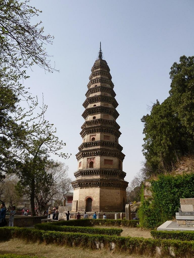 A scenic view of Lingyan Temple