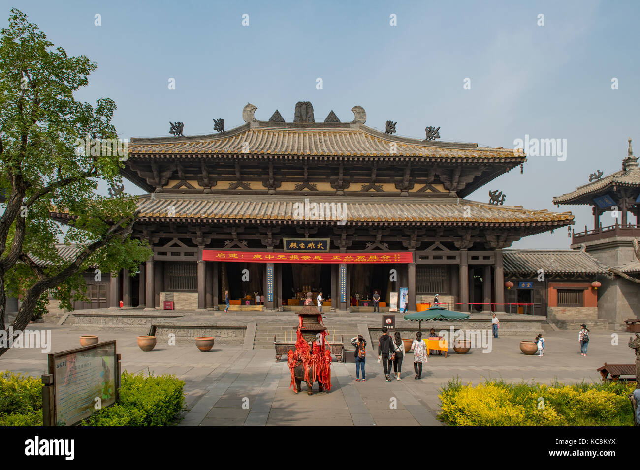 A scenic view of Lingyan Temple