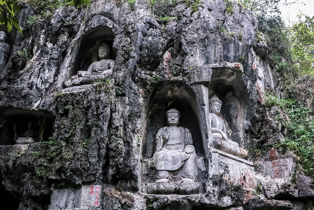 A scenic view of lingyin temple and feilai feng