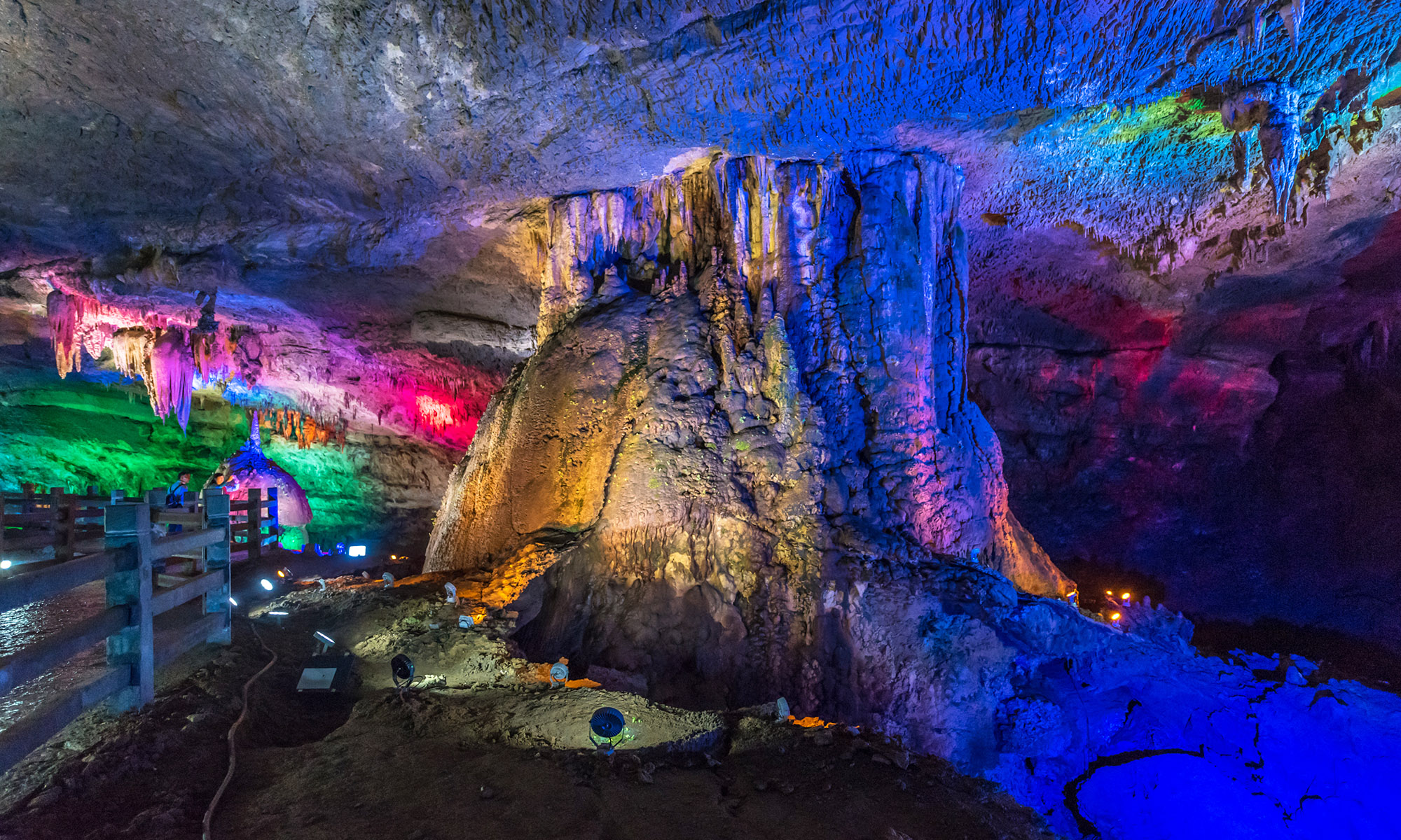 A scenic view of longgang taohuayuan scenic area