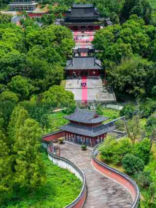A scenic view of Longhu Pagoda