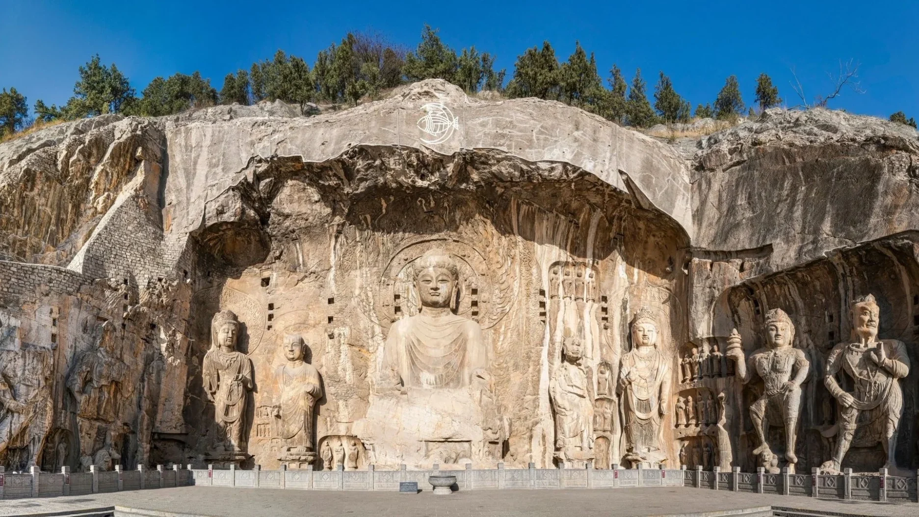 A scenic view of Longmen Grottoes