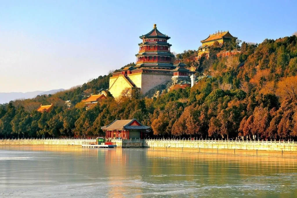 A scenic view of Longmen Si Zhuozhang