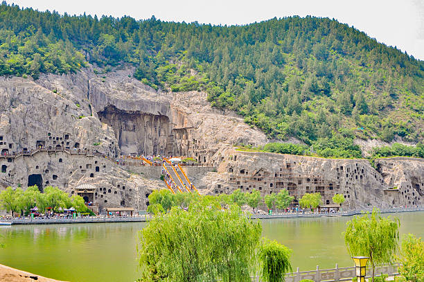 A scenic view of Longmen Si Zhuozhang