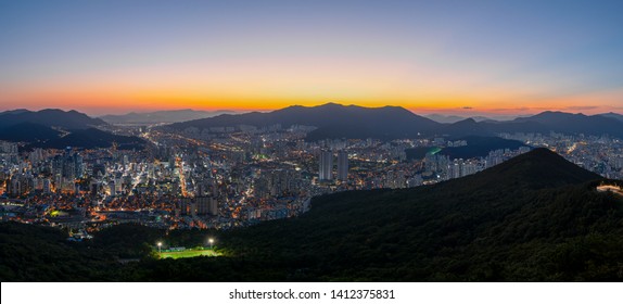 A scenic view of longtan_mountain_city