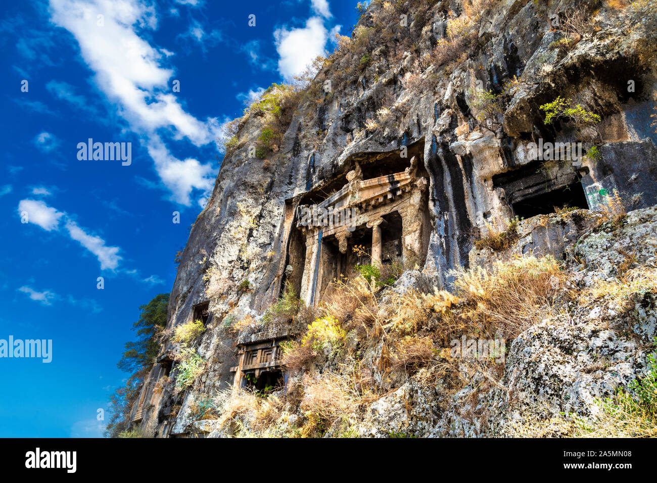 A scenic view of longtou_mountain_ancient_tombs