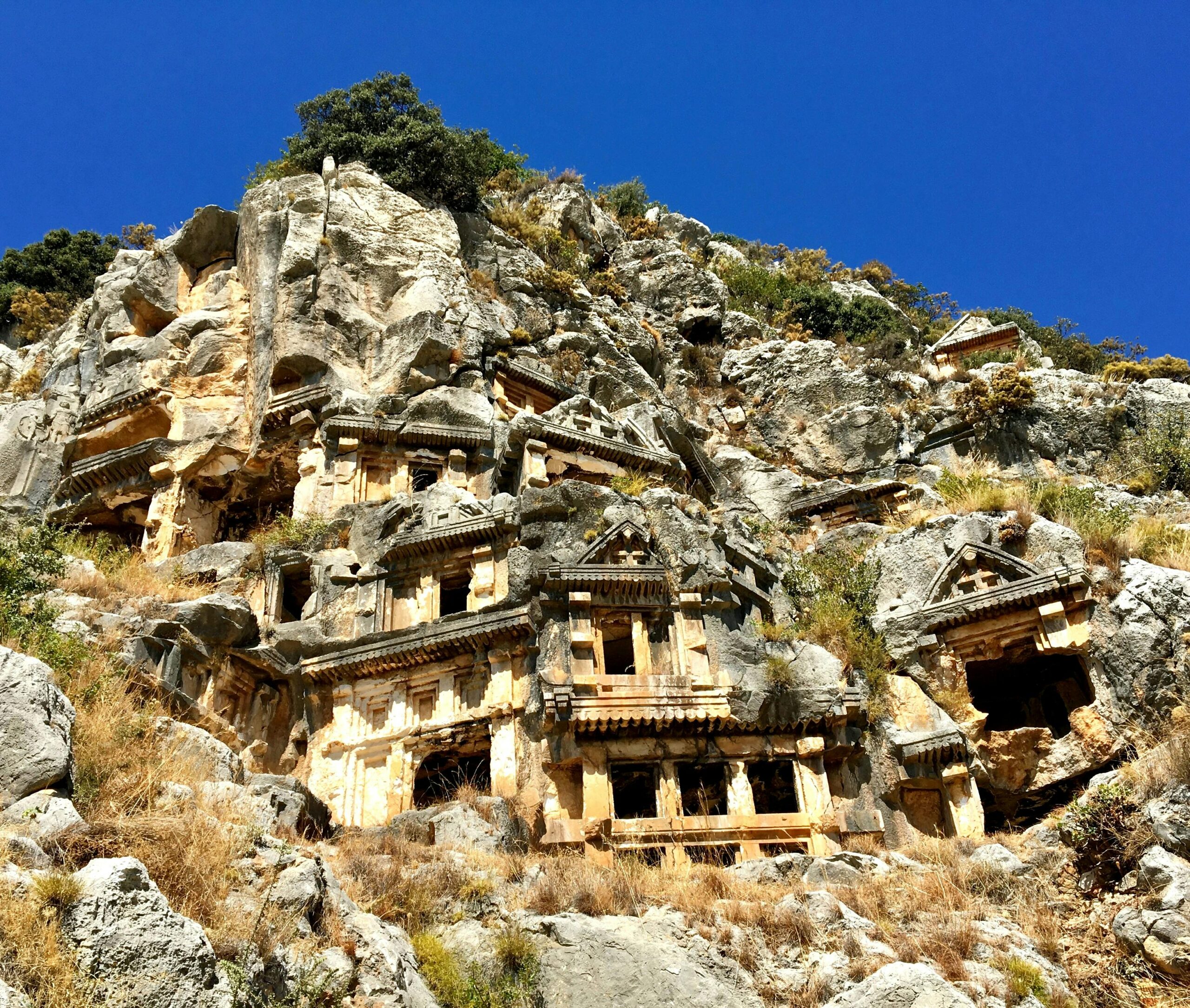 A scenic view of longtou_mountain_ancient_tombs