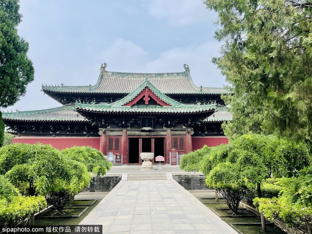 A scenic view of Longxing Temple