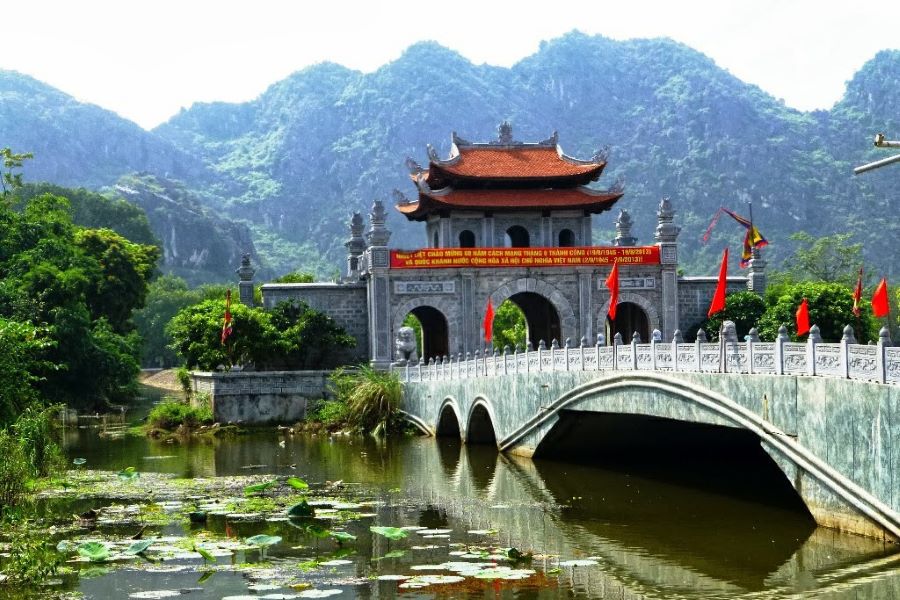 A scenic view of Lu Ancient City