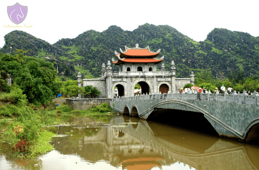 A scenic view of Lu Ancient City