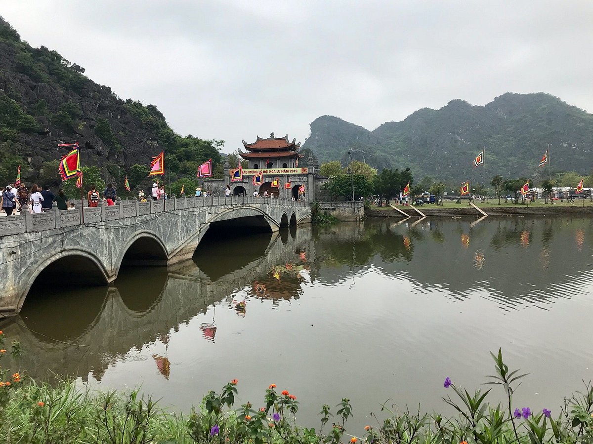 A scenic view of Lu Ancient City