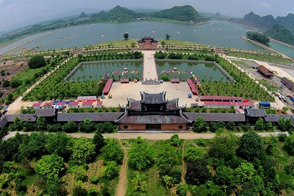 A scenic view of Lu Ancient City