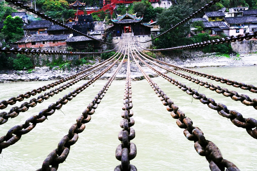 A scenic view of luding bridge