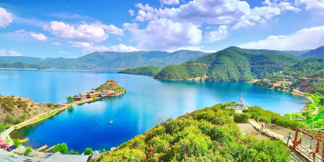 A scenic view of lugu lake