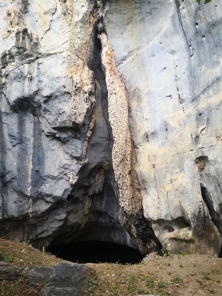 A scenic view of luobi_cave_site