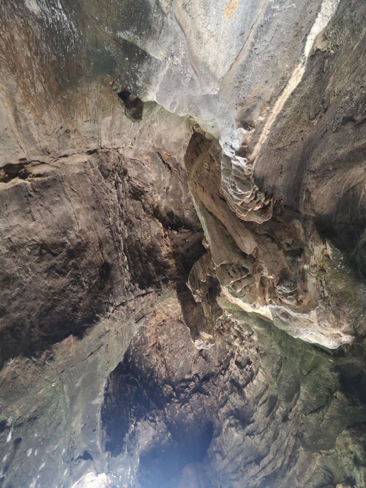 A scenic view of luobi_cave_site