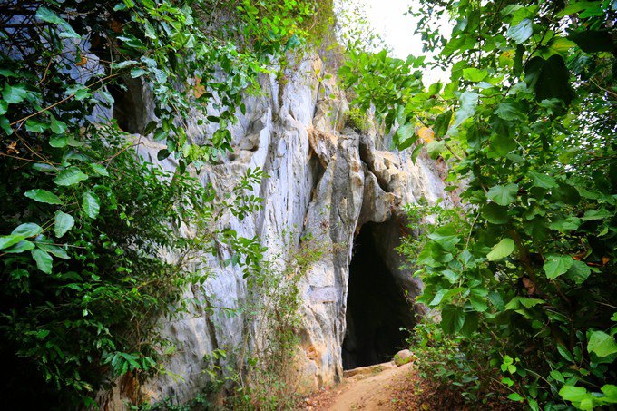 A scenic view of luobi_cave_site