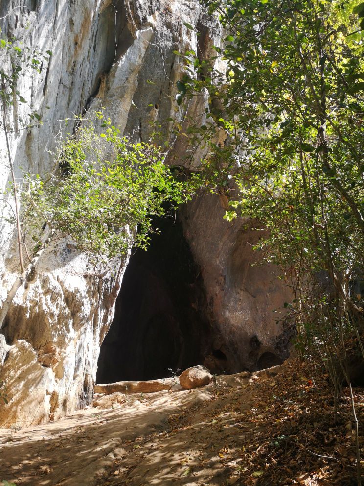 A scenic view of luobi_cave_site