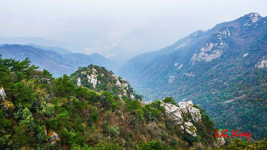 A scenic view of Lushan Scenic Area