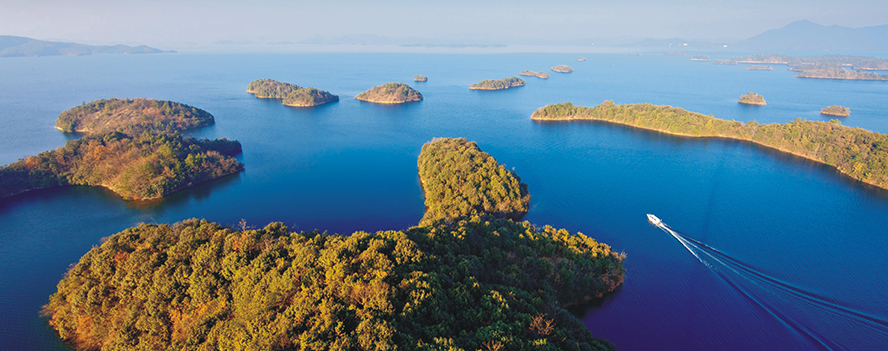 A scenic view of Lushan Scenic Area